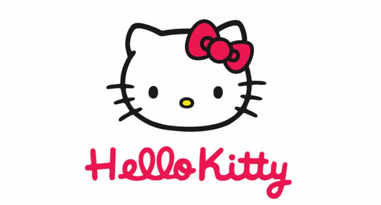 La gatita más famosa del mundo por fin tiene listo su boleto a Hollywood. La icónica Hello Kitty llegará a los cines de todo el mundo el 21 de julio de 2028 en su tan esperado debut cinematográfico de Hollywood. Warner Bros. Pictures Animation y New Line Cinema confirmaron la fecha de estreno a través de un anuncio en sus redes sociales, poniendo fin a años de especulaciones sobre el proyecto. Esta película marcará un hito histórico, ya que representa la primera vez que Sanrio concede los derechos cinematográficos de su personaje estrella a un estudio de Hollywood para una producción a gran escala. Un viaje de una década desde el anuncio hasta la pantalla El camino de Hello Kitty hacia la pantalla grande ha sido un proceso largo y cuidadoso. El proyecto fue anunciado por primera vez por New Line en 2019, pero sus raíces se remontan aún más atrás. Beau Flynn, el productor detrás de la cinta, trabajó durante casi una década con Shintaro Tsuji, fundador de Sanrio, para obtener los derechos del personaje. Esta colaboración prolongada demuestra el cuidado extremo que Sanrio ha tenido al seleccionar quién llevaría a su icónico personaje al cine. La producción estará a cargo de FlynnPictureCo., con Shelby Thomas supervisando el proyecto. Un equipo creativo de primer nivel La dirección en manos experimentadas Leo Matsuda será el director de la película. Matsuda no es nuevo en el mundo de la animación, pues trabajó como artista de storyboard en películas aclamadas como Zootopia, Wreck-It Ralph y Big Hero 6. También es el director del cortometraje Inner Workings, que se proyectaba en los cines antes de Vaiana. Un guion de altura El borrador más reciente del guion lleva la firma de Dana Fox, reconocida guionista de Wicked, Cruella y La ciudad perdida. La participación de Fox asegura que la historia contará con una narrativa sólida y experiencia en proyectos de gran escala. Tabla: Equipo creativo confirmado para la película de Hello Kitty Rol Nombre Trabajos anteriores destacados Director Leo Matsuda Inner Workings (corto), Zootopia, Big Hero 6 Guionista Dana Fox Wicked, Cruella, La ciudad perdida Productor Beau Flynn Moana (live-action), Rampage Supervisora Shelby Thomas Moana (live-action) El misterio de la voz y compañeros de aventura Una de las incógnitas más intrigantes sobre la película es si Hello Kitty hablará en la pantalla. Históricamente, el personaje se ha caracterizado por no tener boca y ser silencioso en sus anteriores apariciones animadas. Hasta ahora, el estudio no ha confirmado si romperá esta tradición en su debut hollywoodense. Además, la película no será un viaje en solitario para la gatita más famosa. Sanrio también ha licenciado los derechos de otros personajes populares de su universo, incluyendo al perezoso huevo Gudetama, la dulce My Melody y las Little Twin Stars. Esto sugiere que podríamos ver un crossover que expanda el universo Sanrio en la pantalla grande. Hello Kitty: de un monedero a un imperio global Hello Kitty fue creada por primera vez en 1974 por la diseñadora Yuko Shimizu para la empresa japonesa Sanrio. Lo que comenzó en un humilde monedero de plástico que no fue inmediatamente exitoso, pronto se convirtió en un fenómeno global que generaría ingresos por 80,000 millones de dólares a lo largo de su historia. Aunque muchos la consideran una gatita, en 2014 se aclaró oficialmente que es una niña de carácter antropomórfico llamada Kitty White, que vive en los suburbios de Londres con su familia, incluyendo a su hermana gemela Mimmy. A lo largo de sus cinco décadas de existencia, Hello Kitty ha protagonizado series de televisión, videojuegos e incluso tres películas animadas exclusivas para Japón en los años 80 y 90. También cuenta con parques temáticos, cafés especializados y colaboraciones con marcas de lujo alrededor del mundo. Con este anuncio, Warner Bros. parece estar siguiendo la estela de otras películas basadas en juguetes que han sido éxitos de taquilla, como Barbie (2023) y The Lego Movie (2014). La pregunta que queda por responder es si este ícono japonés de medio siglo de antigüedad podrá conectar con las audiencias globales de la misma manera que lo han hecho otros juguetes adaptados al cine. Mientras tanto, los fans tendrán que armarse de paciencia hasta el verano de 2028 para poder vivir esta nueva aventura cinematográfica junto a su personaje favorito.