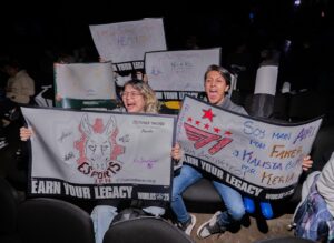 Lolesports celebró sus 15 años con una Watch Party oficial en México y cientos de fans que celebraron el sexto título de Faker y T1