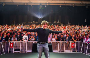 KANE PARSONS PRESENTA BACKROOMS EN CCXPMX26